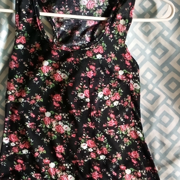 BLACK floral tank top - Picture 3 of 5